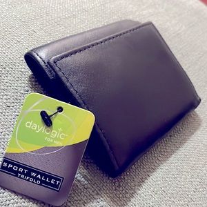 Daylogic Sport Trifold Wallet for Men w/ Removable Photo Holders (Read)